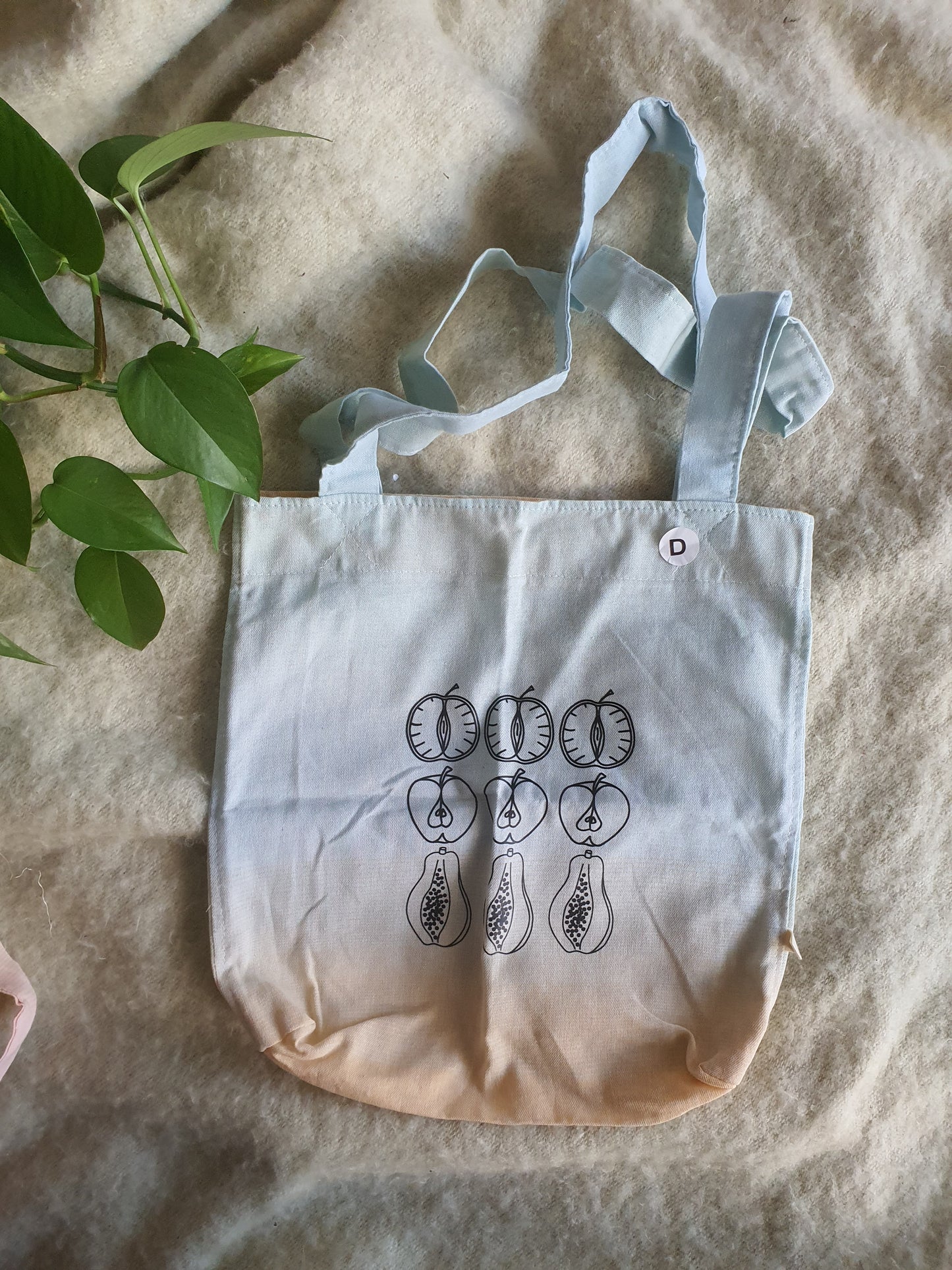 Tote bag