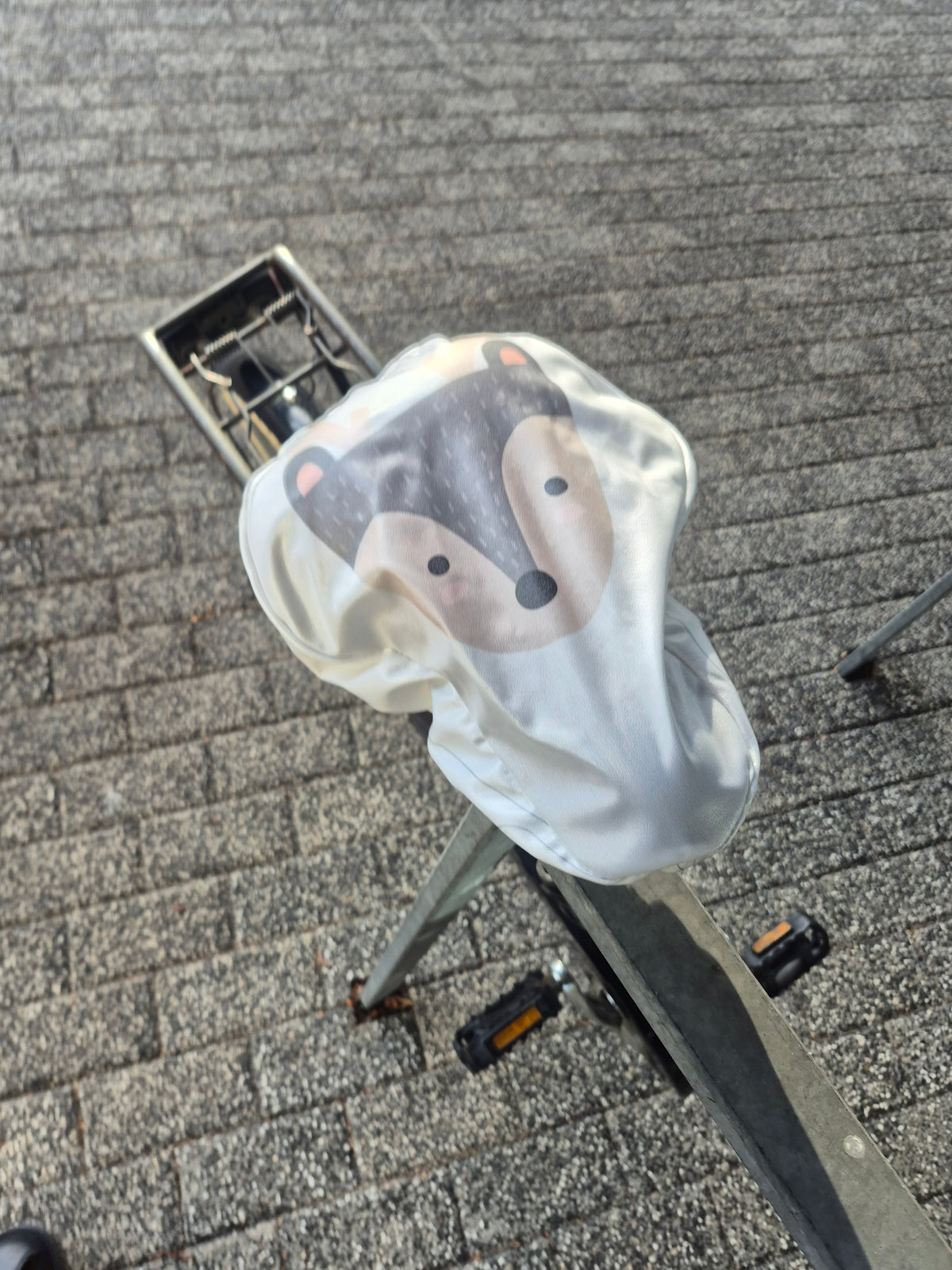Bike seat rain cover